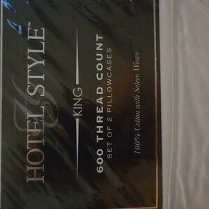 HOTEL STYLE KING 600 THREAD COUNT  SET OF 2 PILLOWCASES. BRAND NEW